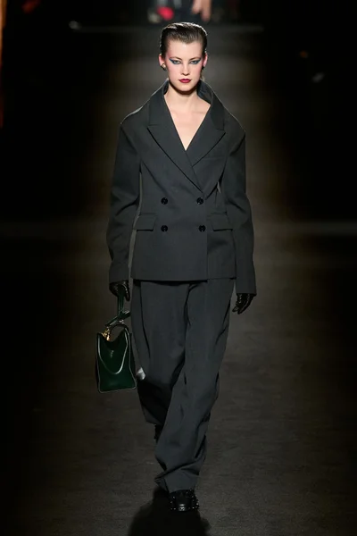 Look 32